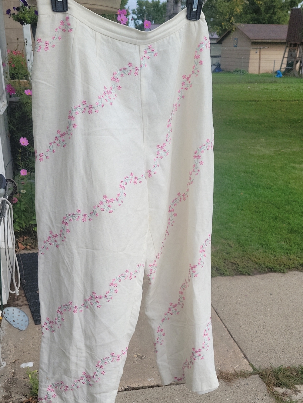 Positive Attitude Women’s Cream Capri Pants with Pink Embroiderd Flowers 10P